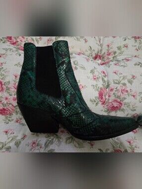 Elena Iachi Like New Booties